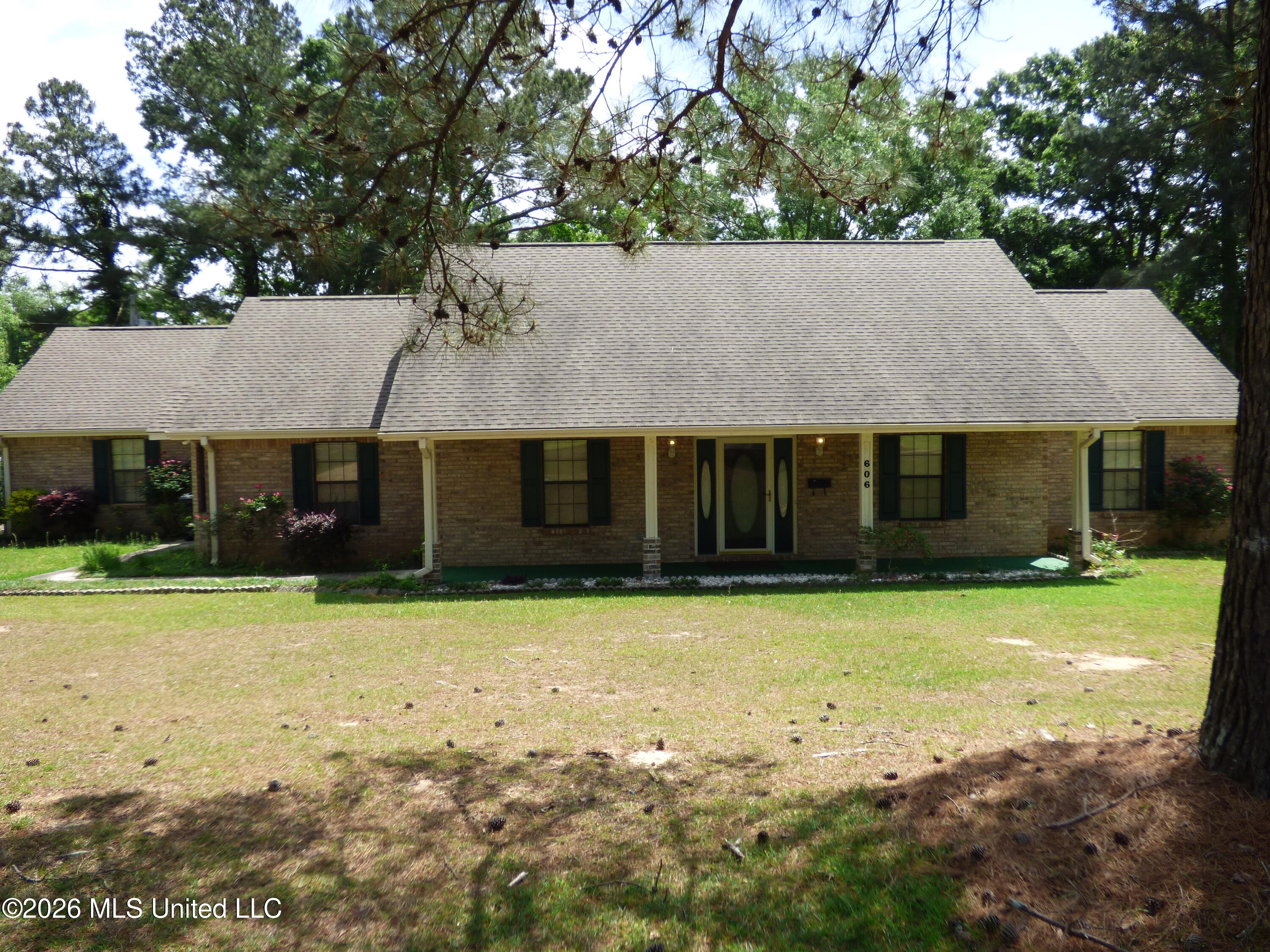 606 Lakeview Avenue McComb, MS 39648 - Photo 1 of 12 P1350511