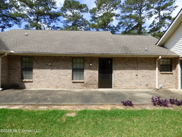 $1,500 | 606 Lakeview Avenue, McComb, MS 39648