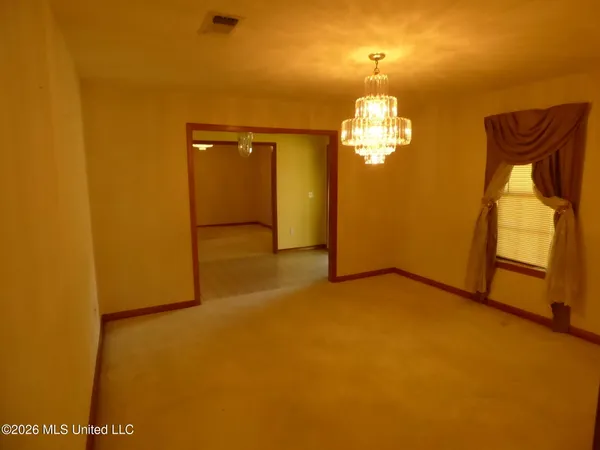 $1,500 | 606 Lakeview Avenue, McComb, MS 39648