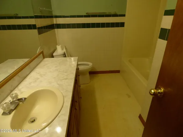 $1,500 | 606 Lakeview Avenue, McComb, MS 39648