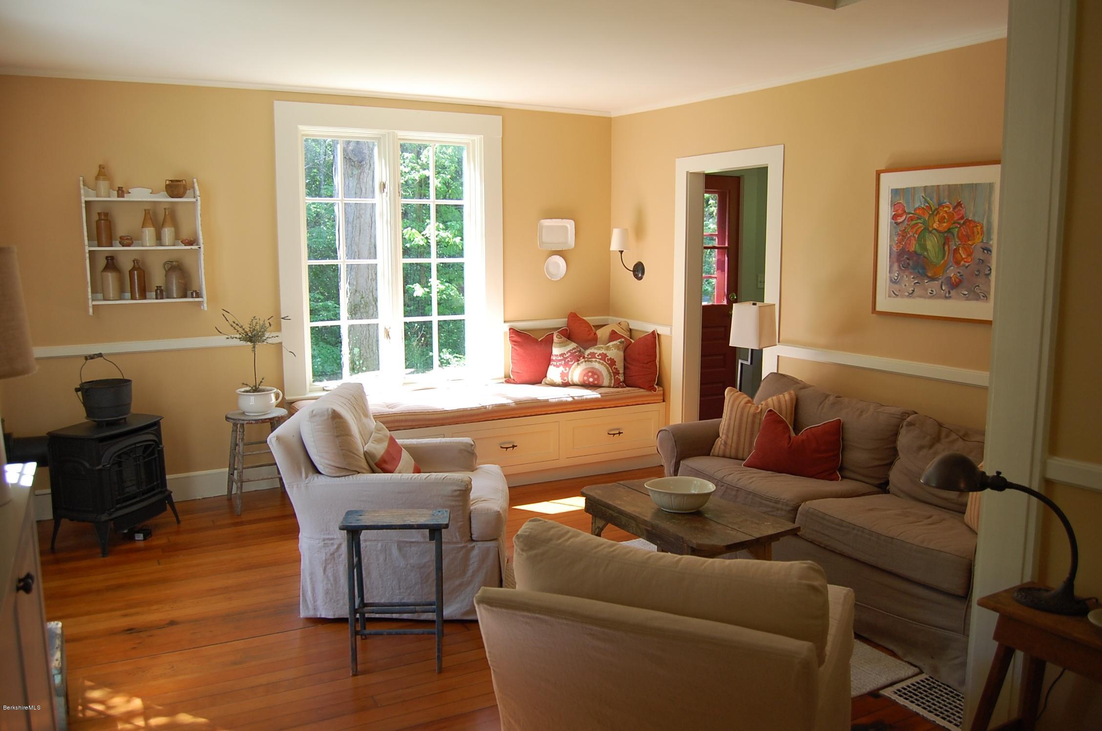 5 Dugway Road West Stockbridge, MA 01236 - Photo 12 of 18 12 Living Room