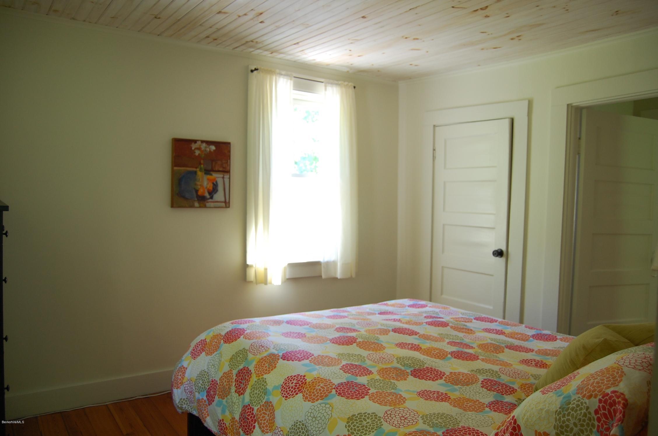 5 Dugway Road West Stockbridge, MA 01236 - Photo 14 of 18 14 Master bedroom
