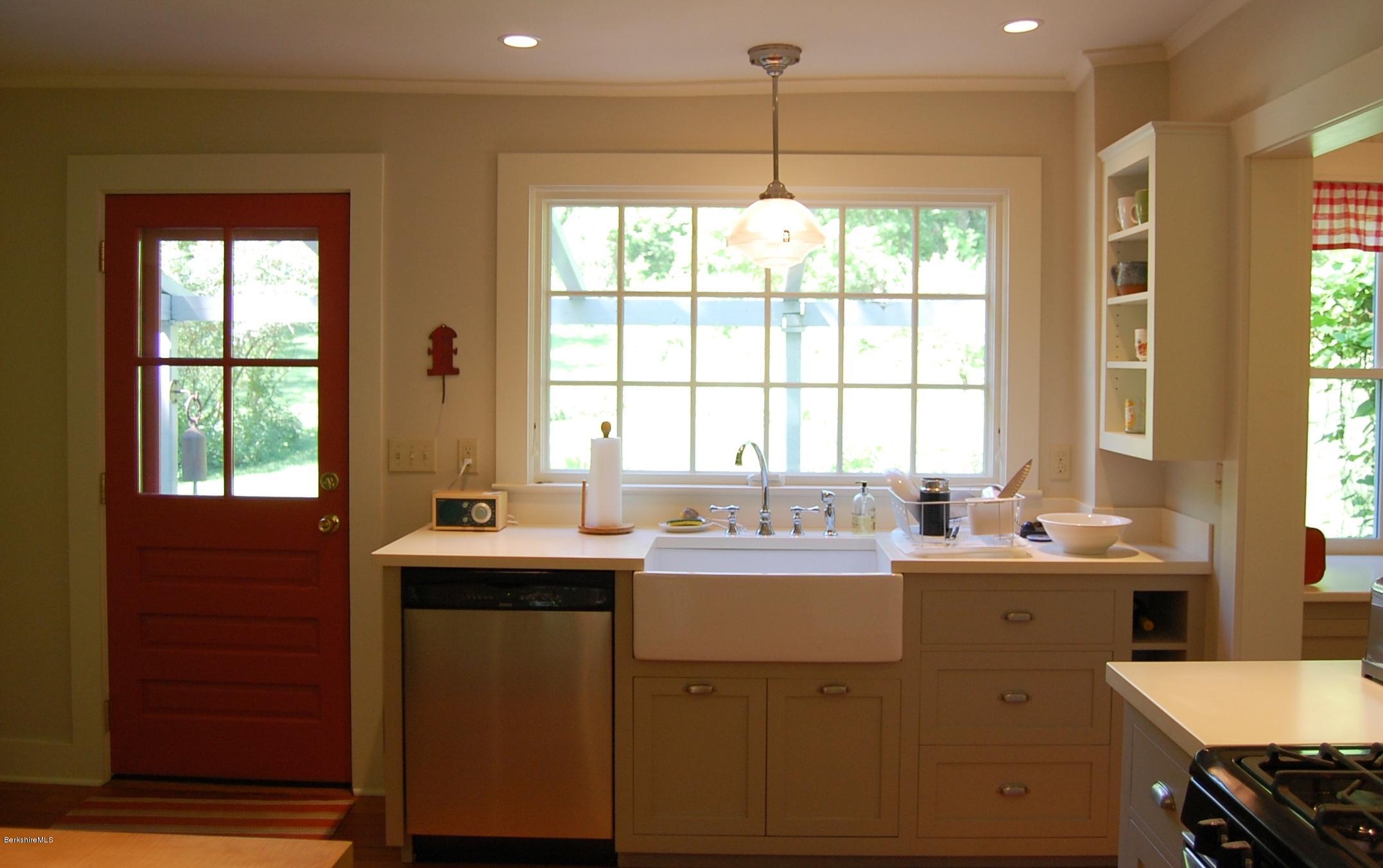 5 Dugway Road West Stockbridge, MA 01236 - Photo 4 of 18 4 Kitchen