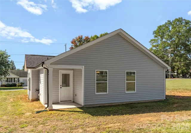 $299,950 | 805 East Mills Drive, Landis, NC 28088