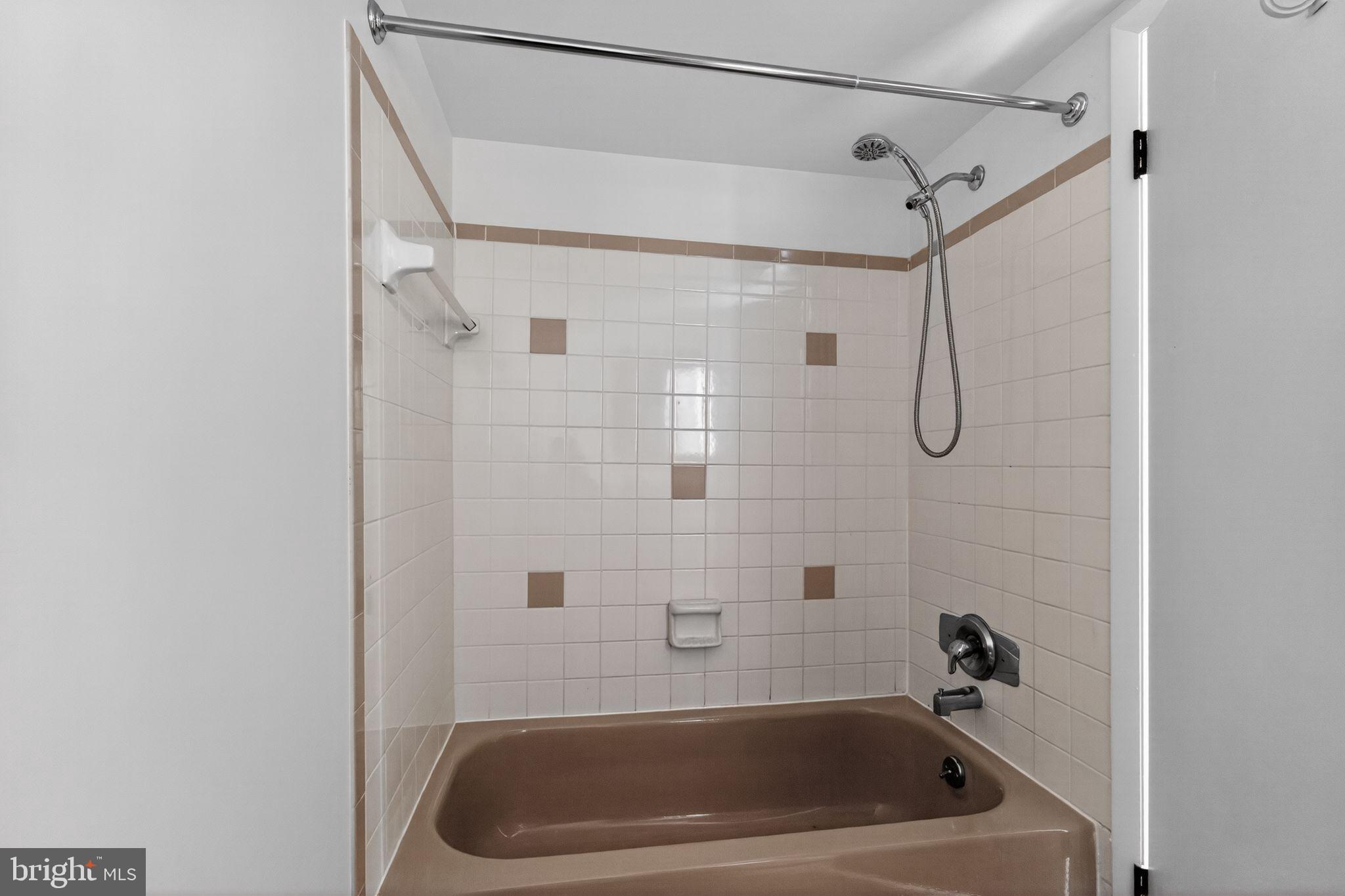 800 South Avenue, Unit B4 Secane, PA 19018 - Photo 8 of 16 a bathroom with a bath tub