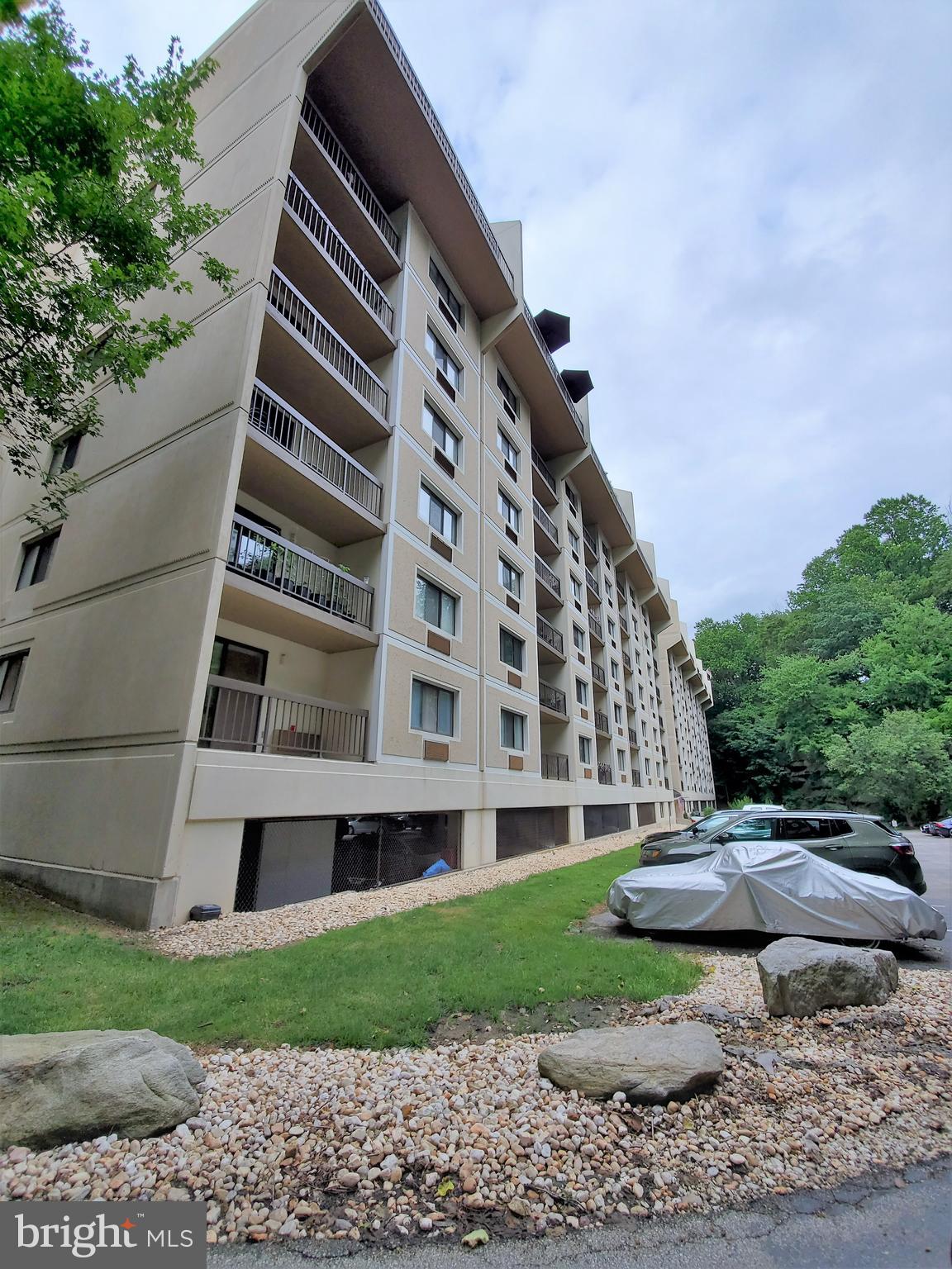 800 Avondale Road, Unit 4M Wallingford, PA 19086 - Photo 4 of 57