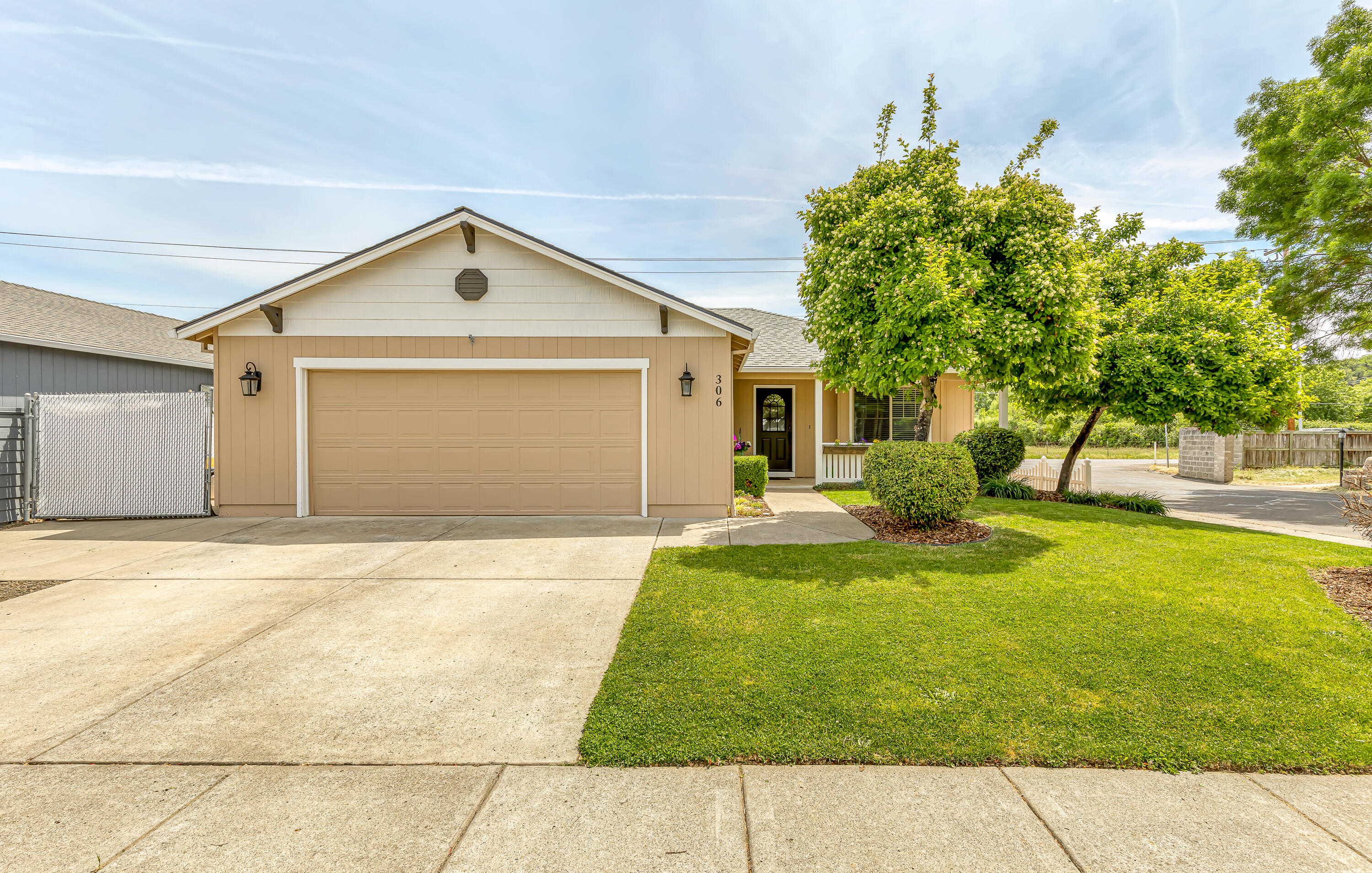 306 Sandi Way Eagle Point, OR 97524 - Photo 1 of 33 9R9A9396
