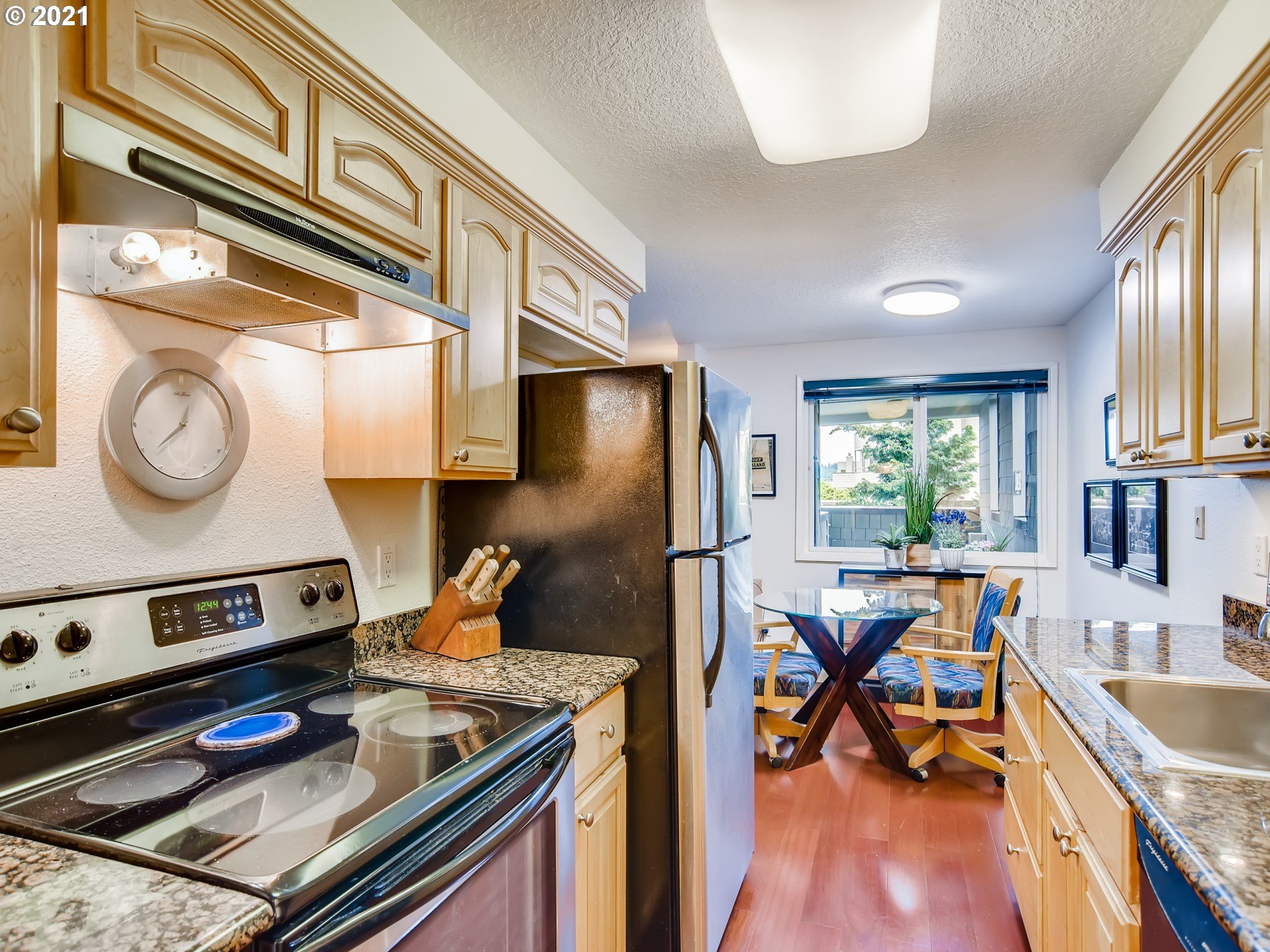5630 South Riverside Lane, Unit 5 Portland, OR 97239 - Photo 11 of 28 Gallery Image 11