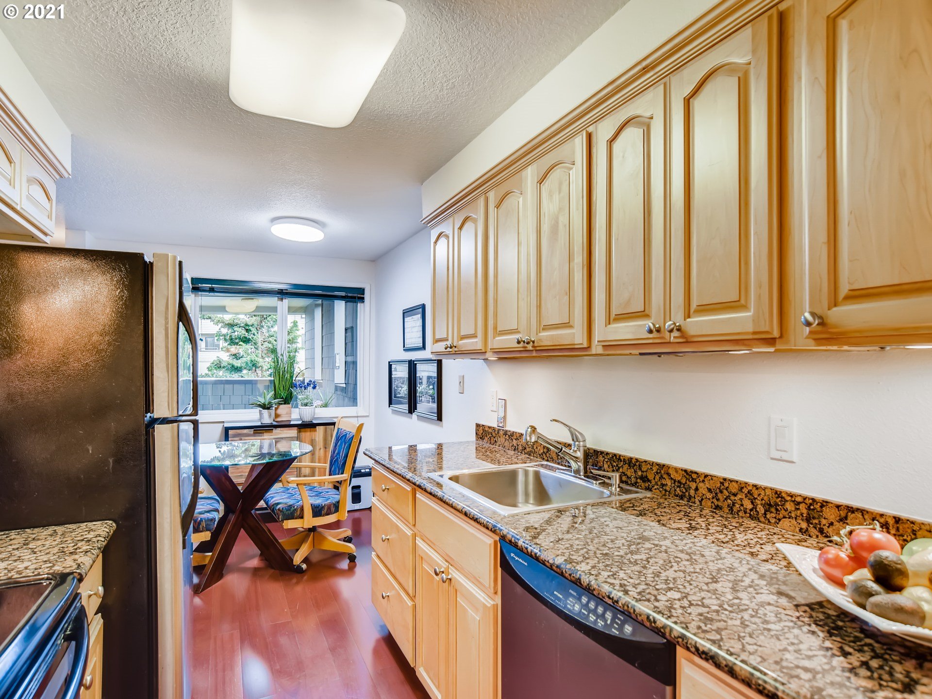 5630 South Riverside Lane, Unit 5 Portland, OR 97239 - Photo 12 of 28 Gallery Image 12