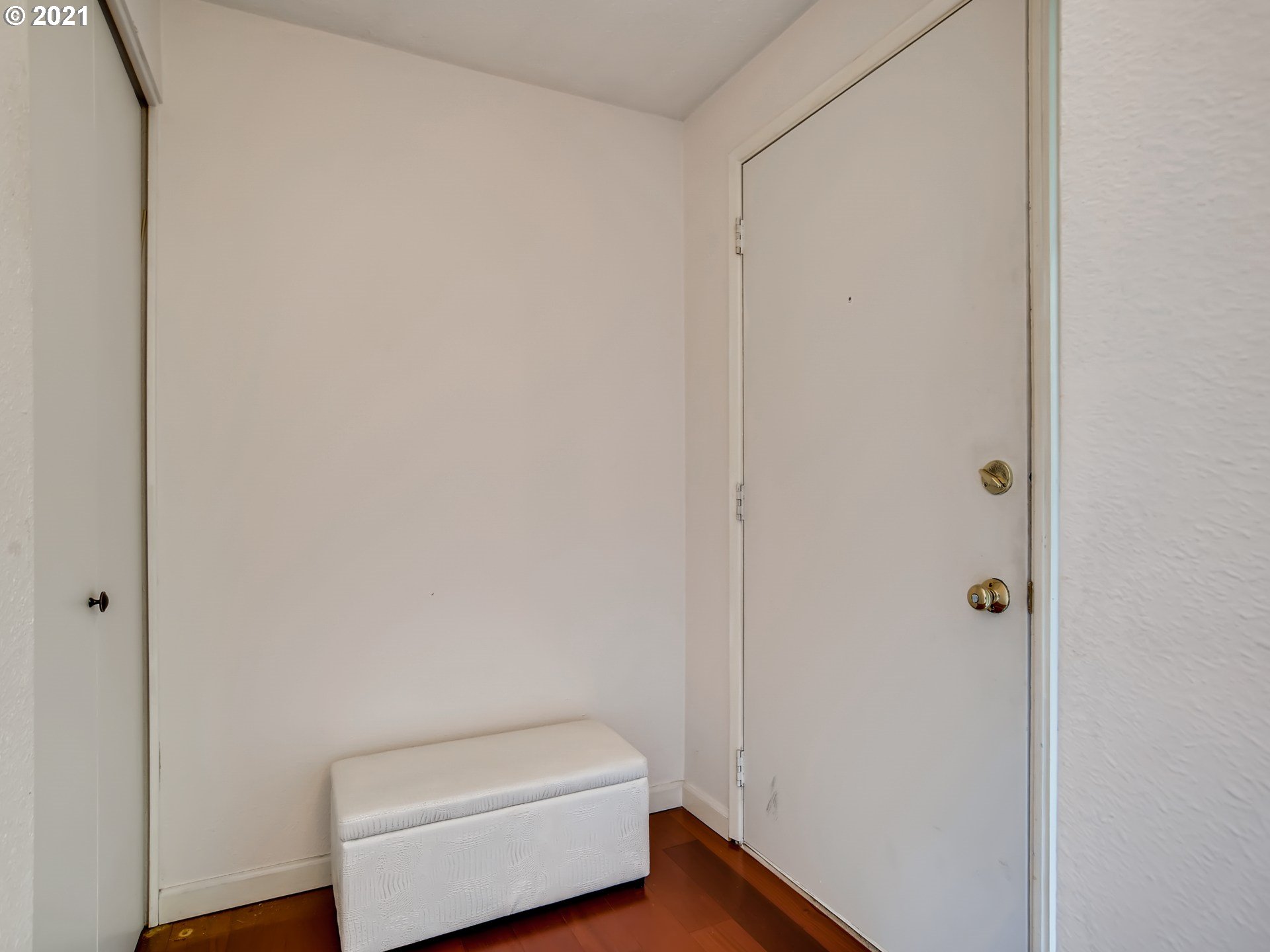 5630 South Riverside Lane, Unit 5 Portland, OR 97239 - Photo 14 of 28 Gallery Image 14