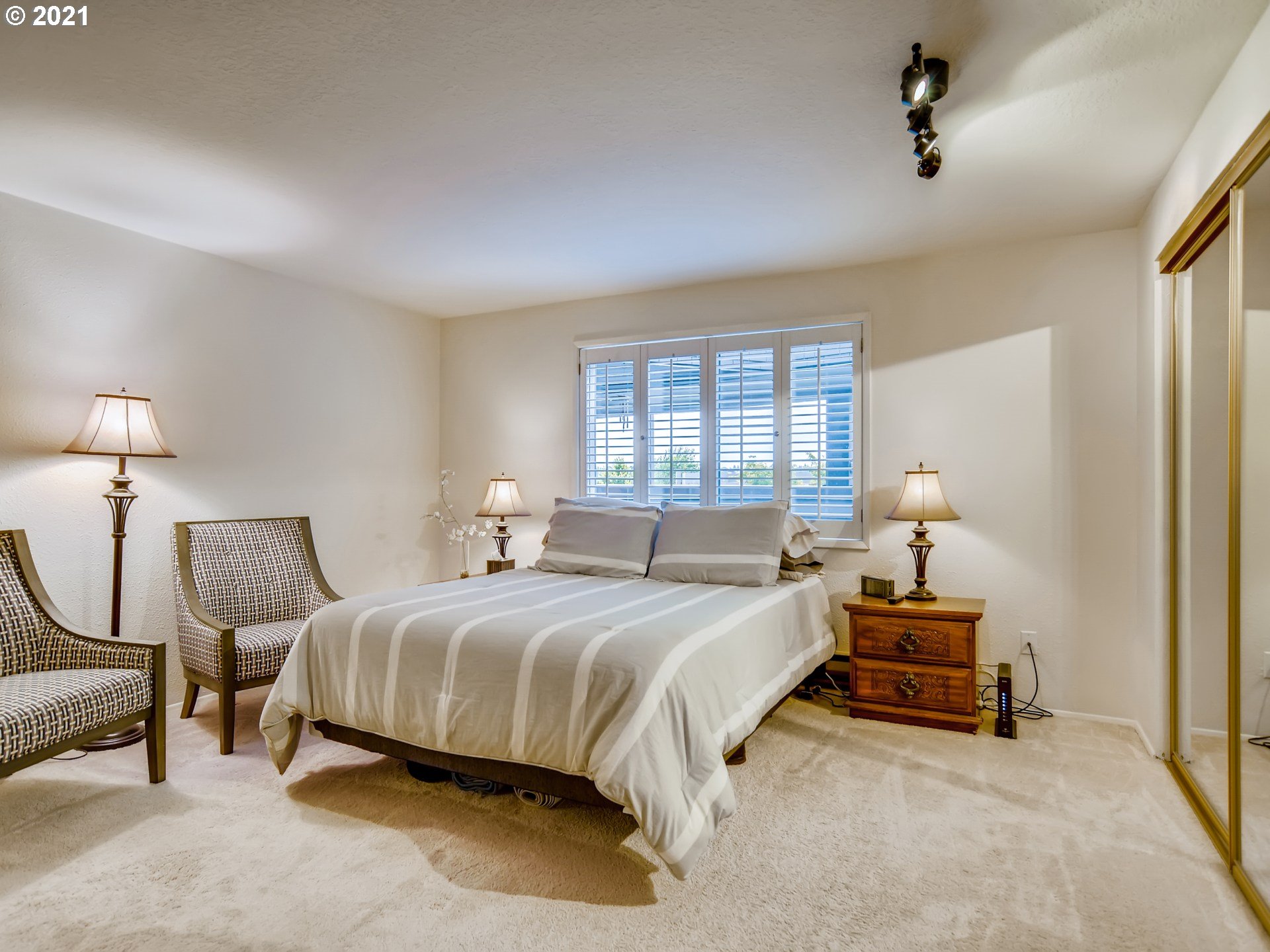 5630 South Riverside Lane, Unit 5 Portland, OR 97239 - Photo 15 of 28 Gallery Image 15