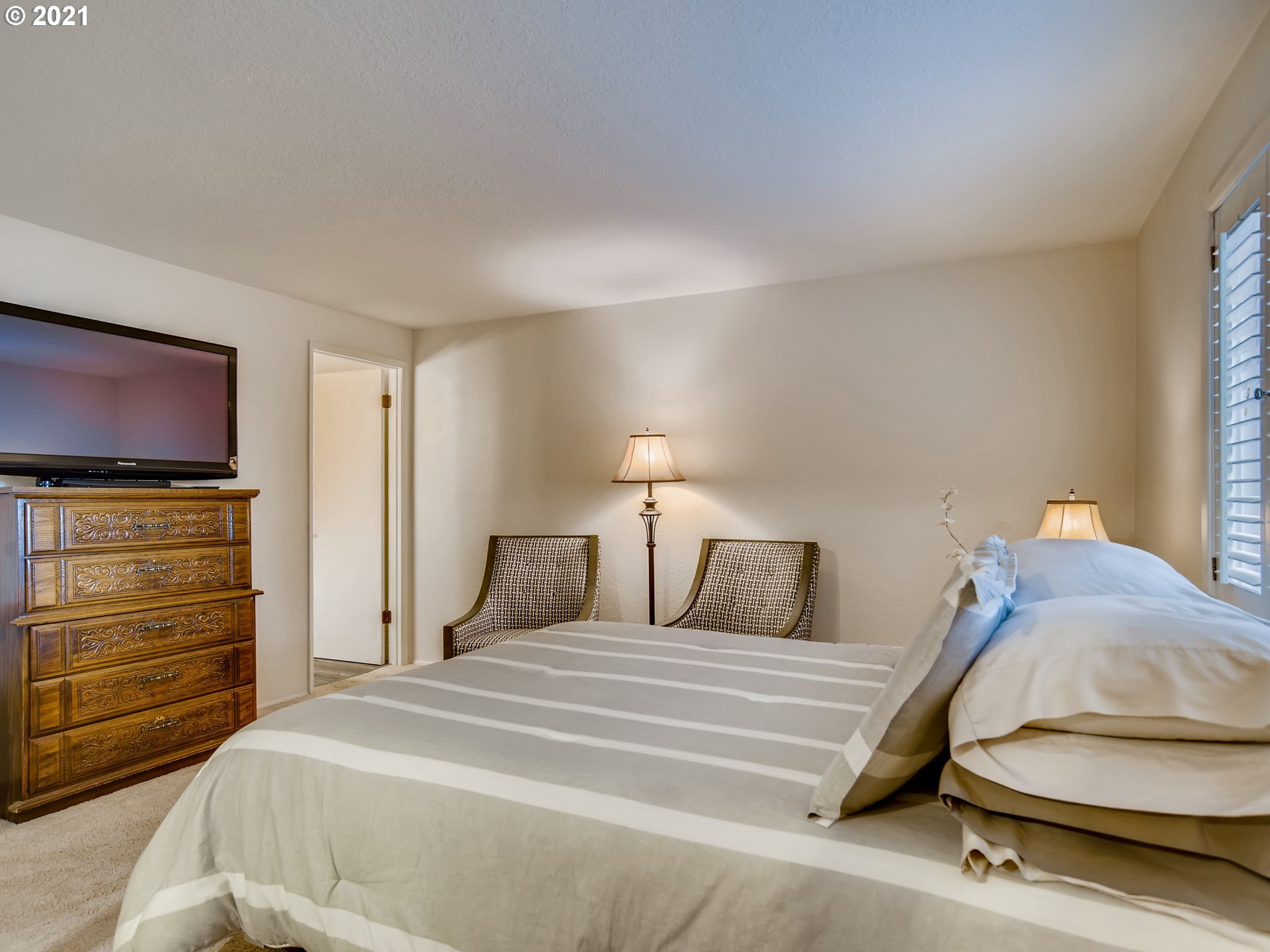 5630 South Riverside Lane, Unit 5 Portland, OR 97239 - Photo 17 of 28 Gallery Image 17