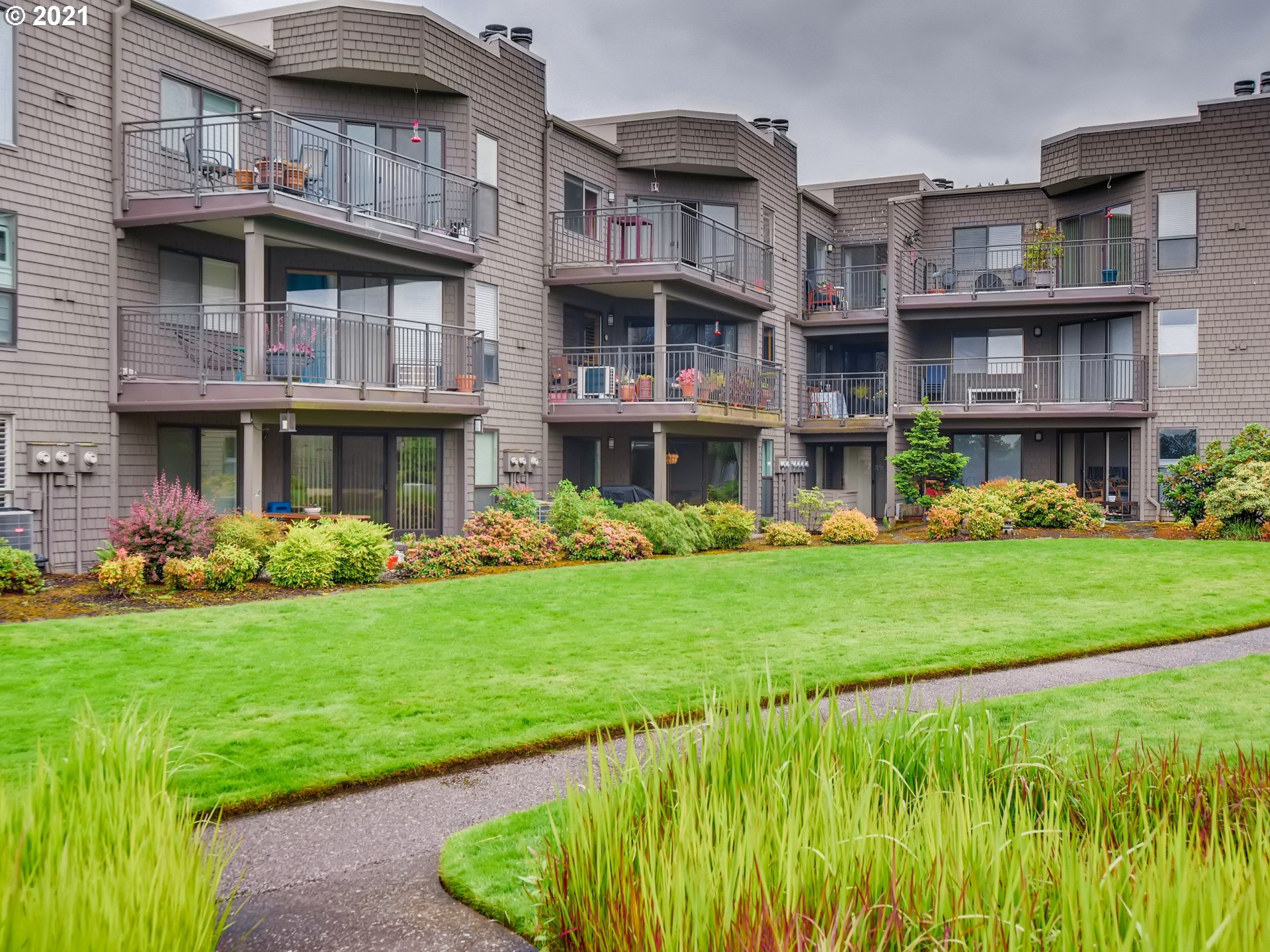 5630 South Riverside Lane, Unit 5 Portland, OR 97239 - Photo 25 of 28 Gallery Image 25