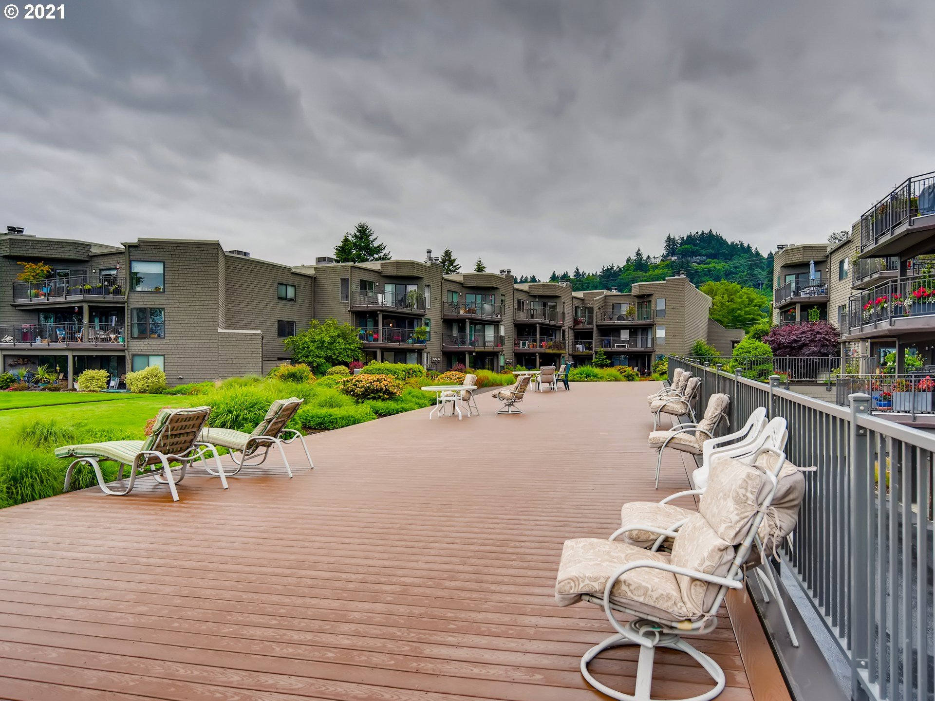 5630 South Riverside Lane, Unit 5 Portland, OR 97239 - Photo 26 of 28 Gallery Image 26