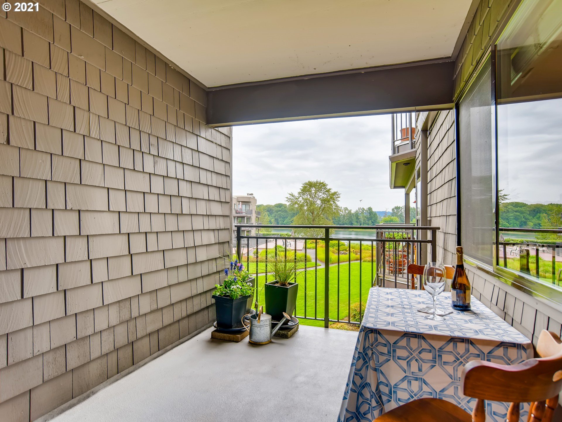 5630 South Riverside Lane, Unit 5 Portland, OR 97239 - Photo 8 of 28 Gallery Image 8