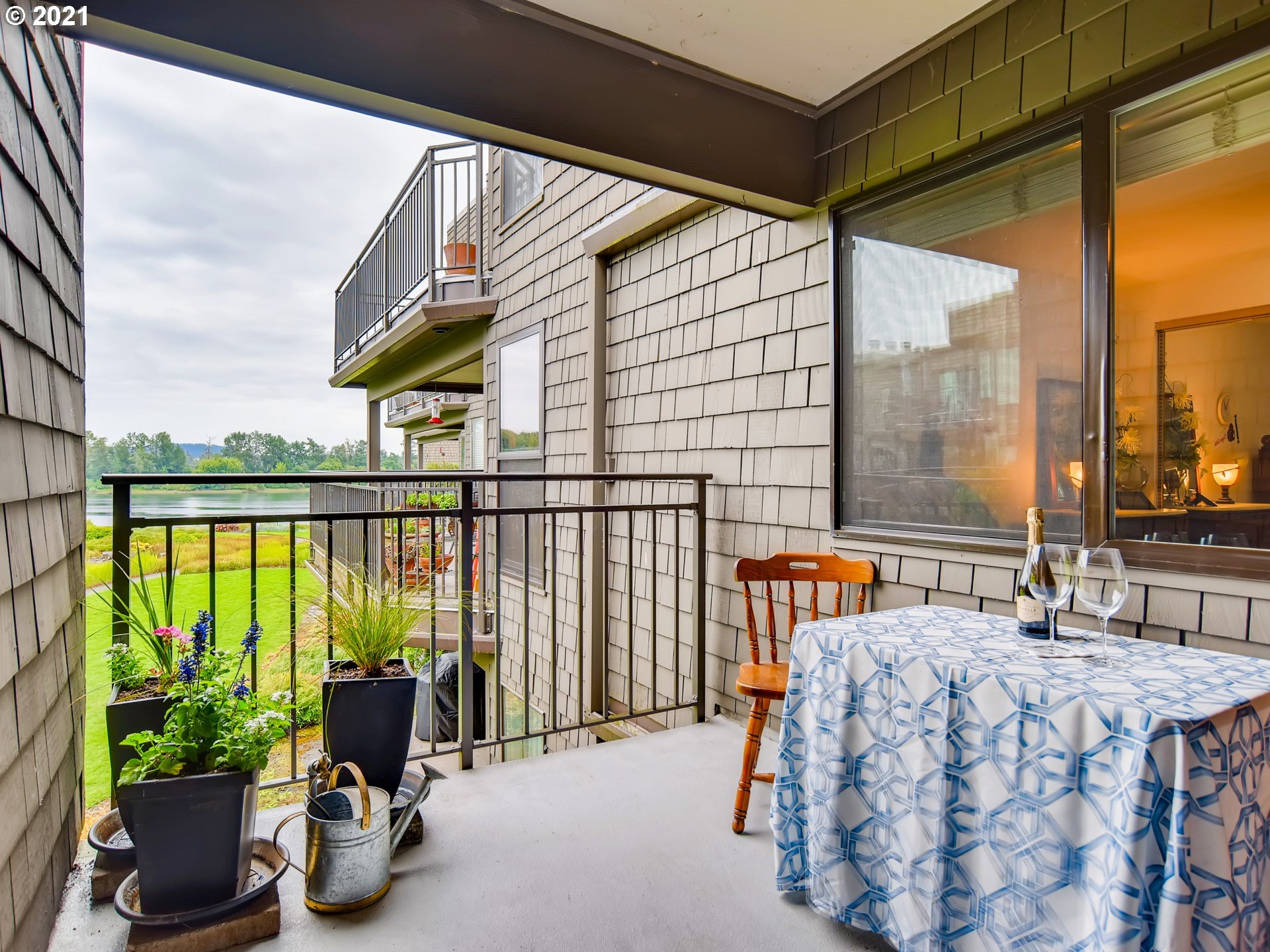 5630 South Riverside Lane, Unit 5 Portland, OR 97239 - Photo 9 of 28 Gallery Image 9