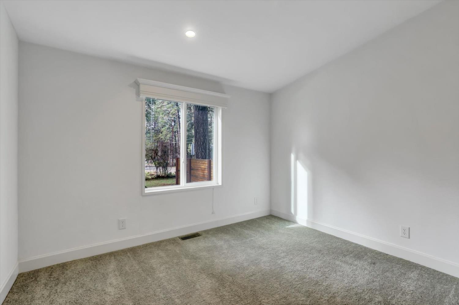 11195 Alpine Lane Grass Valley, CA 95945 - Photo 39 of 71 an empty room with a window
