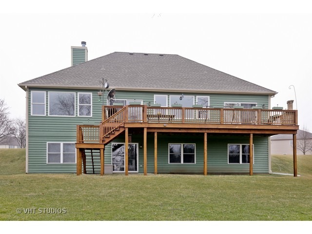 1150 Ridgewood Circle Lake In The Hills, IL 60156 - Photo 19 of 20 a front view of a house with a garden