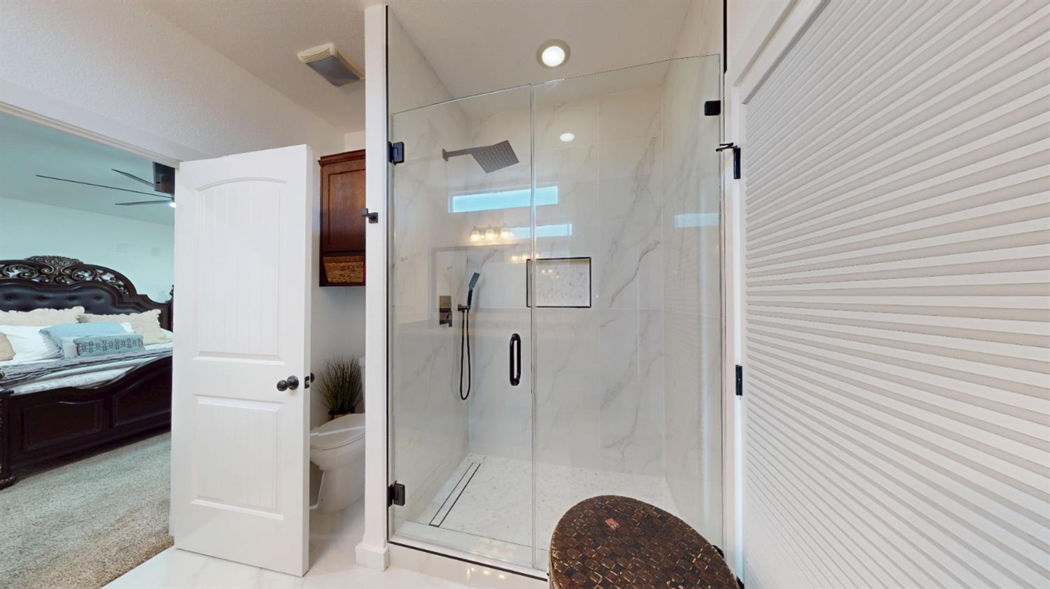 4460 South Carpenter Road Modesto, CA 95358 - Photo 25 of 40 a bathroom with a shower and a sink