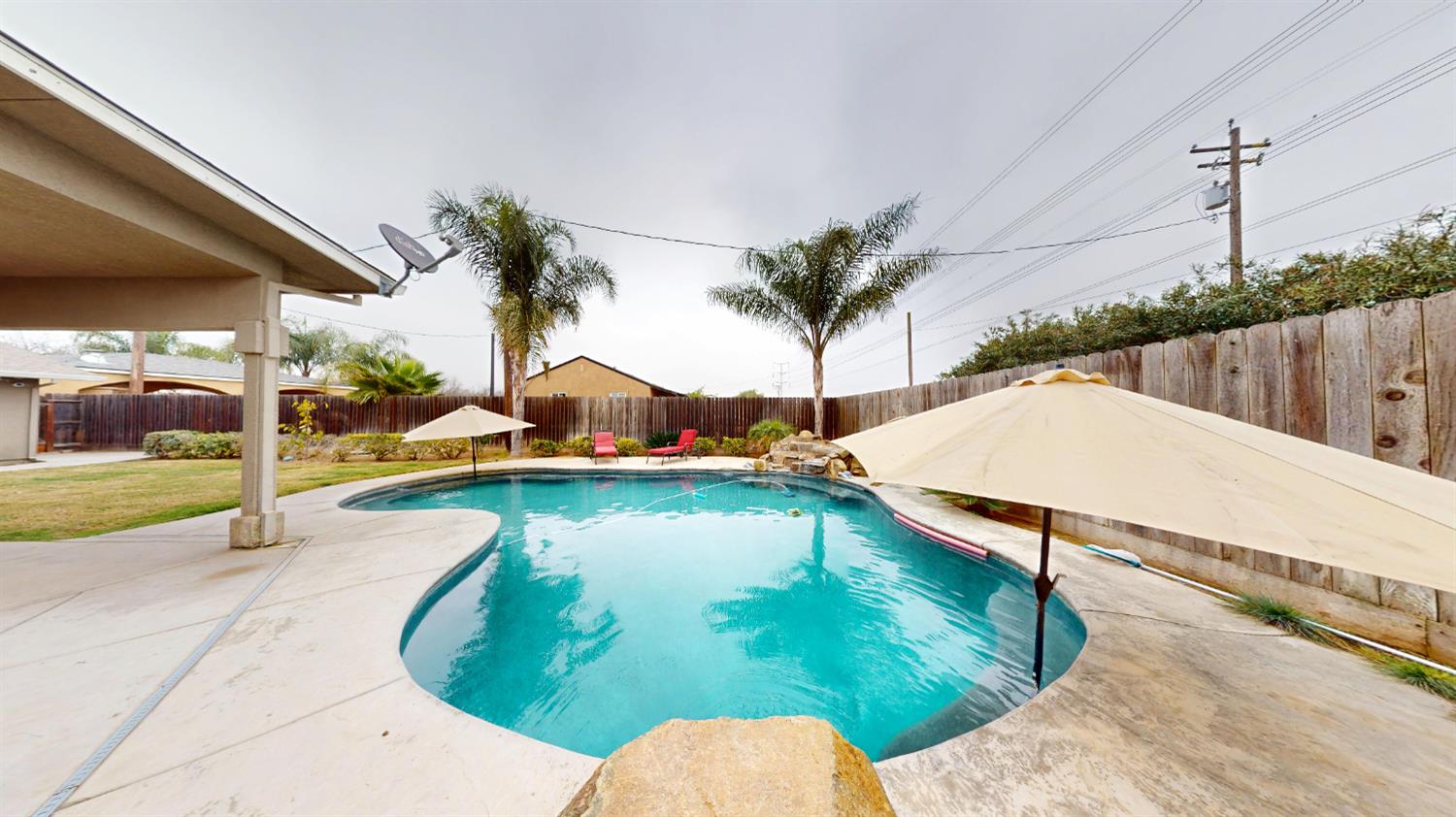 4460 South Carpenter Road Modesto, CA 95358 - Photo 26 of 40 a swimming pool with yard