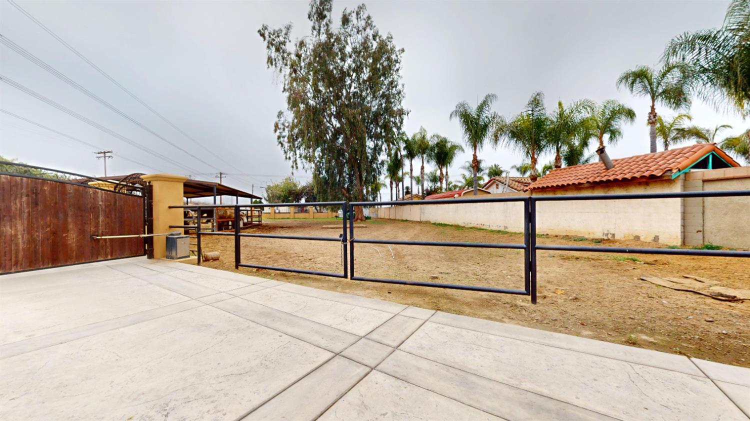 4460 South Carpenter Road Modesto, CA 95358 - Photo 6 of 40 a view of a backyard