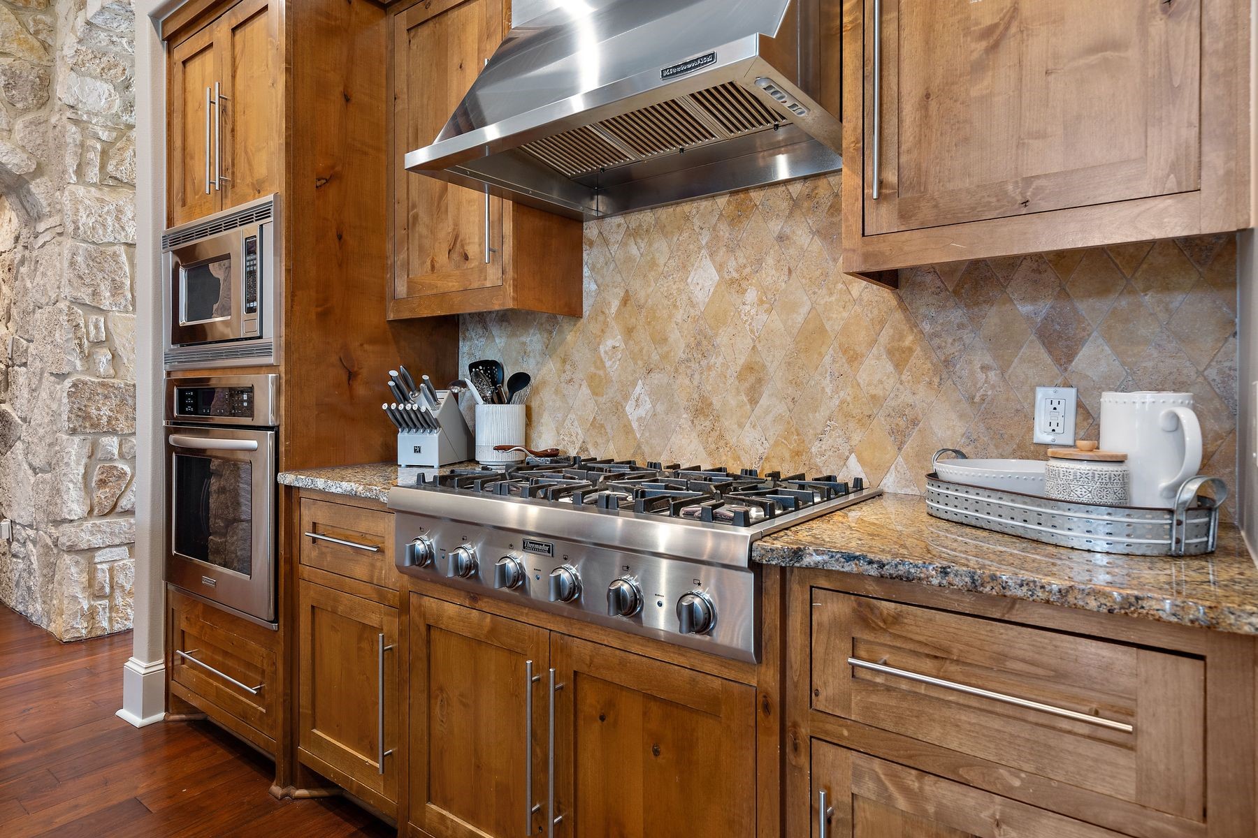 2002 Kinney Avenue, Unit B Austin, TX 78704 - Photo 6 of 34 The gourmet kitchen features a Thermador cooktop with stainless steel appliances.