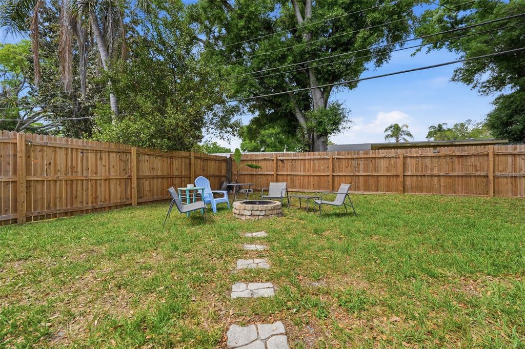 1130 8th Avenue Northeast Largo, FL 33770 - Photo 31 of 39 a backyard of a house with table and chairs