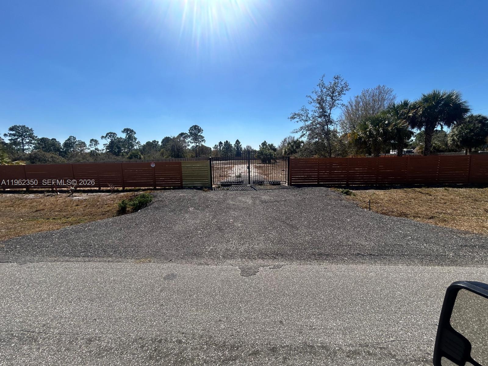 648 Hunting Club Avenue Clewiston, FL 33440 - Photo 13 of 22 a view of a yard