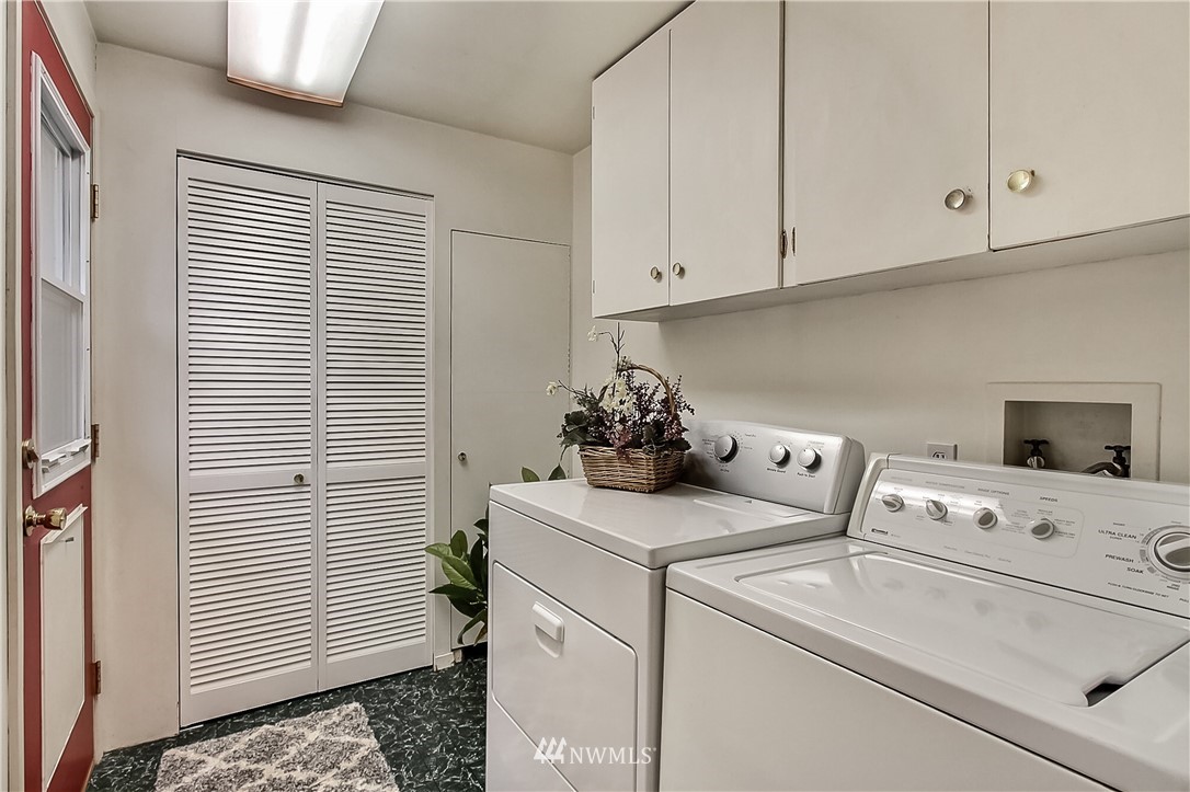 3701 Northeast 9th Street Renton, WA 98056 - Photo 8 of 13
