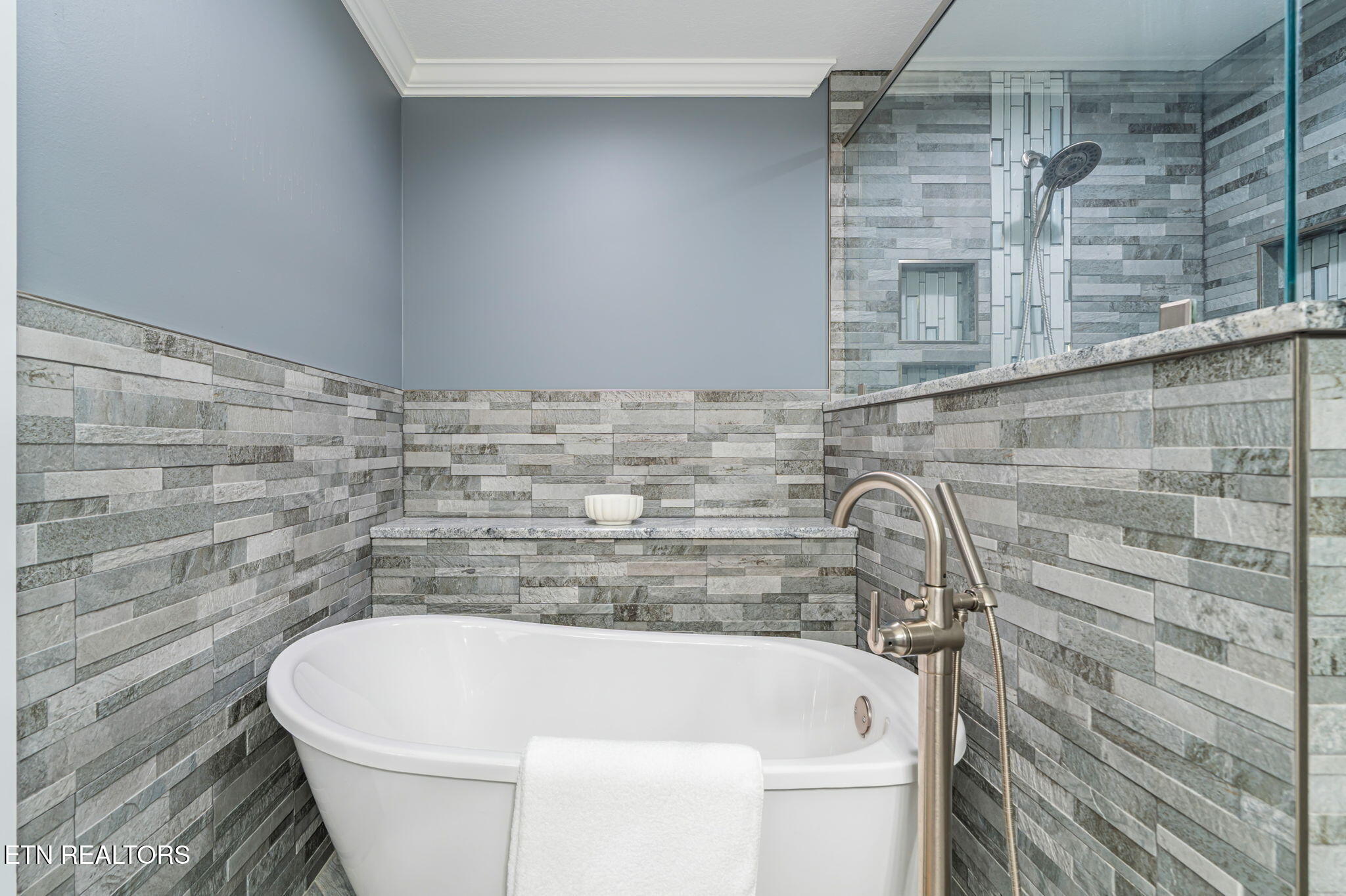 527 Low Valley Road Dandridge, TN 37725 - Photo 23 of 52 25-web-or-mls-527 Low Valley Drive-29