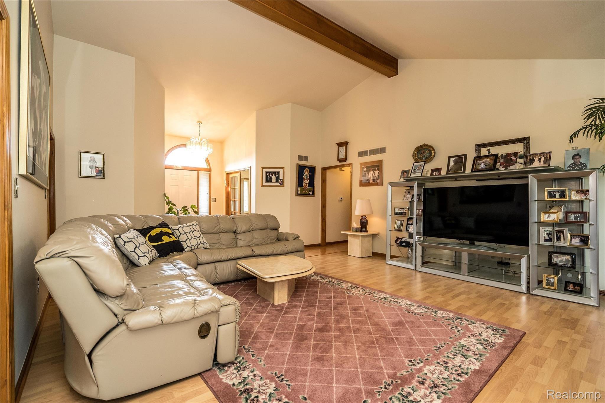 17931 Rocco Drive Macomb, MI 48044 - Photo 19 of 77 DSC05163.jpg