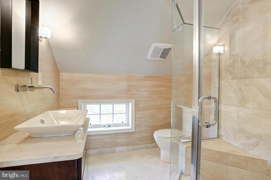 3327 Reservoir Road Northwest Washington, DC 20007 - Photo 14 of 18 Bath