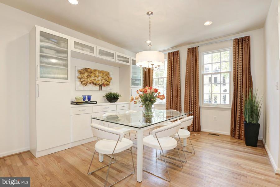 3327 Reservoir Road Northwest Washington, DC 20007 - Photo 3 of 18 Dining Room