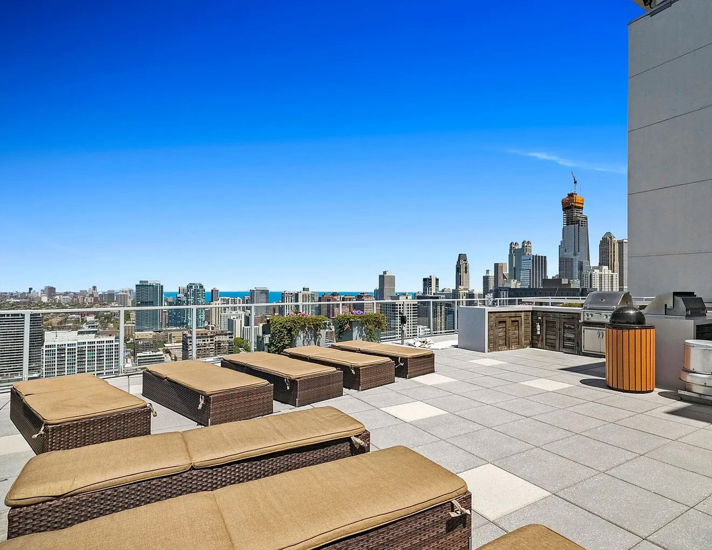 303 West Ohio Street, Unit 3502 Chicago, IL 60654 - Photo 40 of 41 a view of a terrace with furniture