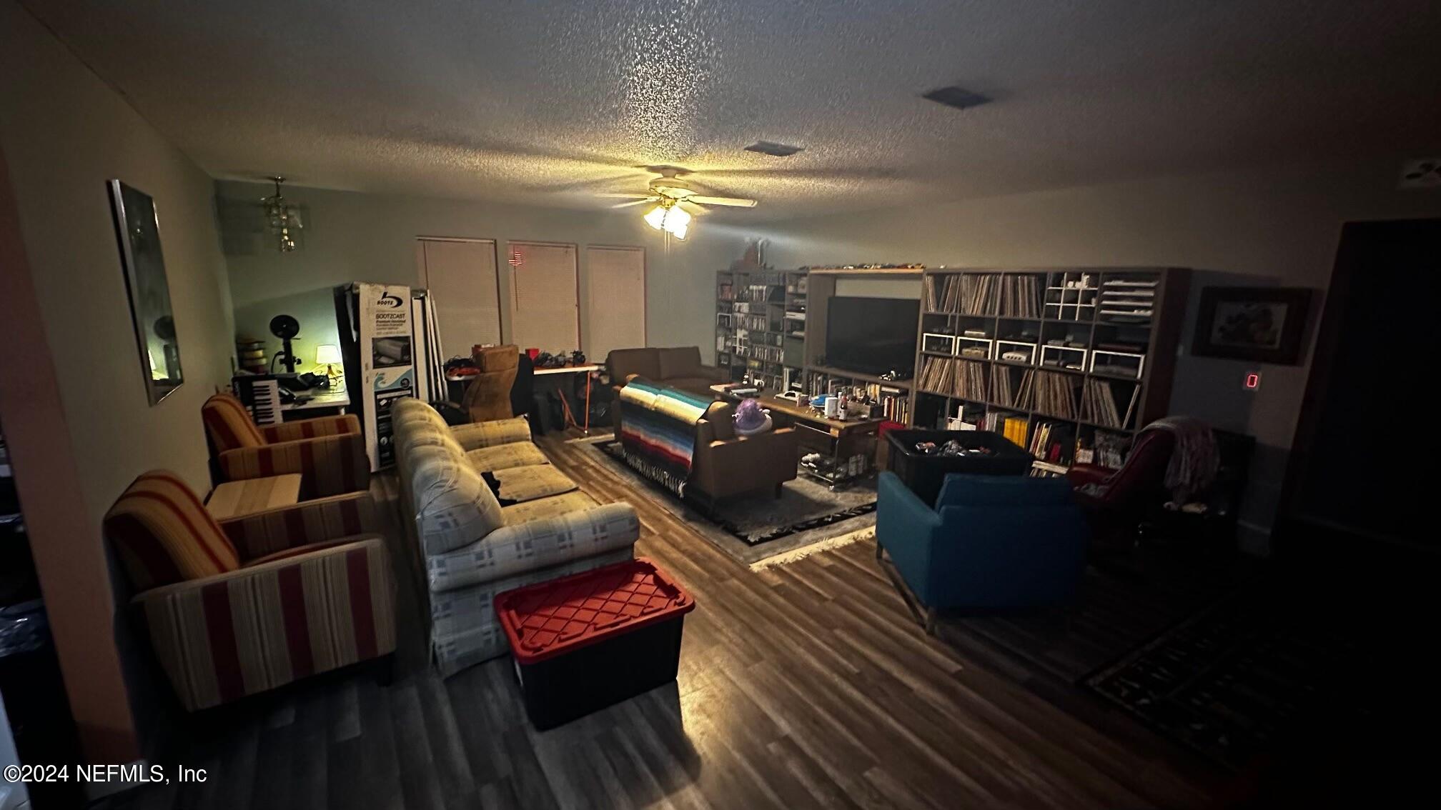 10102 Arnold Road Jacksonville, FL 32246 - Photo 2 of 6 Living Room