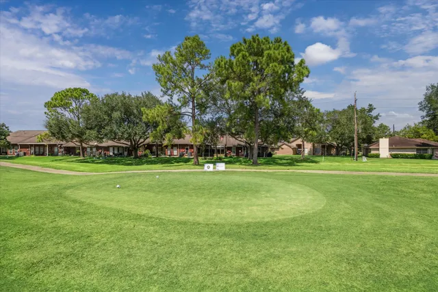 $275,000 | 3326 South Country Meadows Lane, Pearland, TX 77584