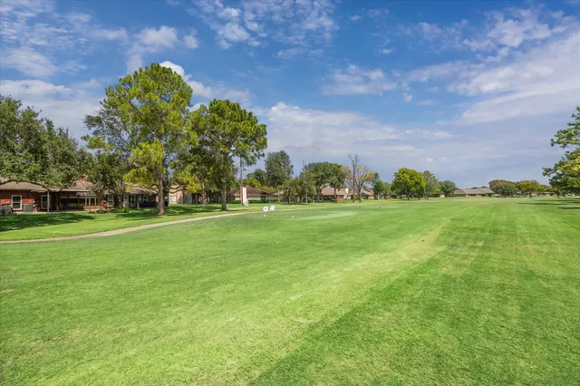 $275,000 | 3326 South Country Meadows Lane, Pearland, TX 77584