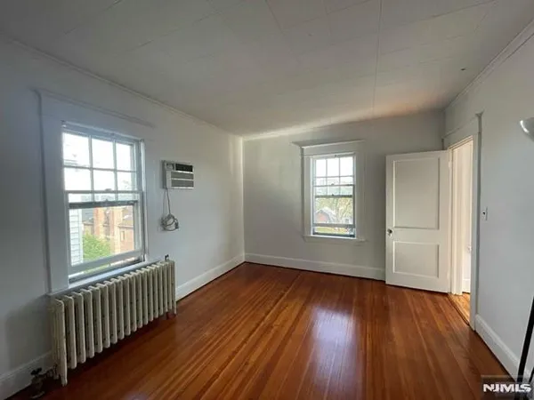 $2,500 | 621 Undercliff Avenue, Unit 2, Edgewater, NJ 07020