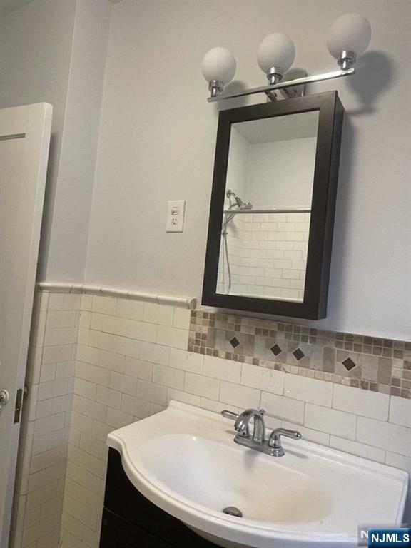 621 Undercliff Avenue, Unit 2 Edgewater, NJ 07020 - Photo 8 of 14 a bathroom with a sink and a mirror