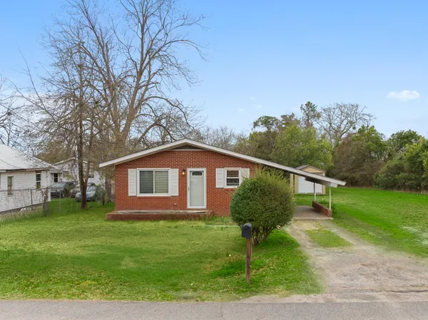 $130,000 | 106 Buyck Street, St. Matthews, SC 29135