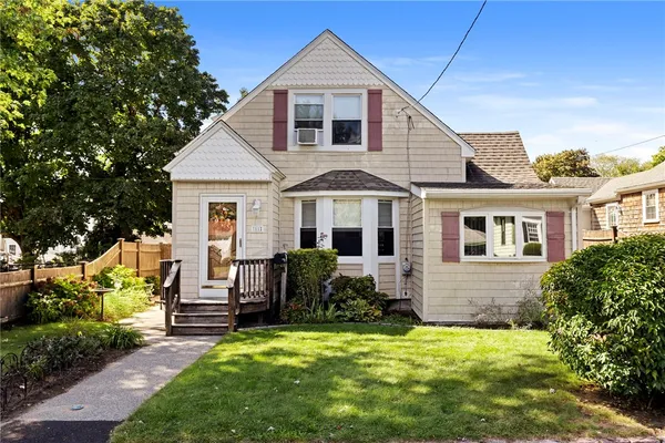 $439,900 | 11 Yale Avenue, Warwick, RI 02888