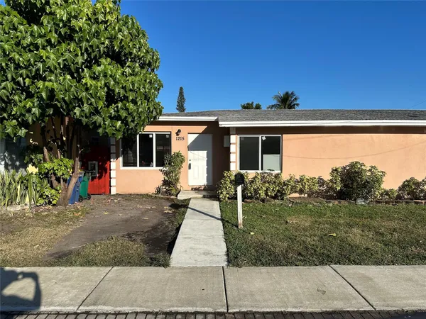 $1,750 | 1213-1217 Southwest 3rd Avenue, Unit 1215, Dania Beach, FL 33004