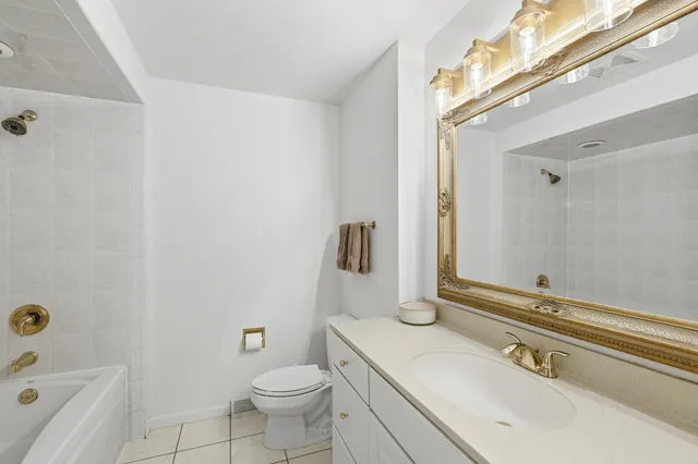 $619,000 | 7209 Grant Street, Darien, IL 60561