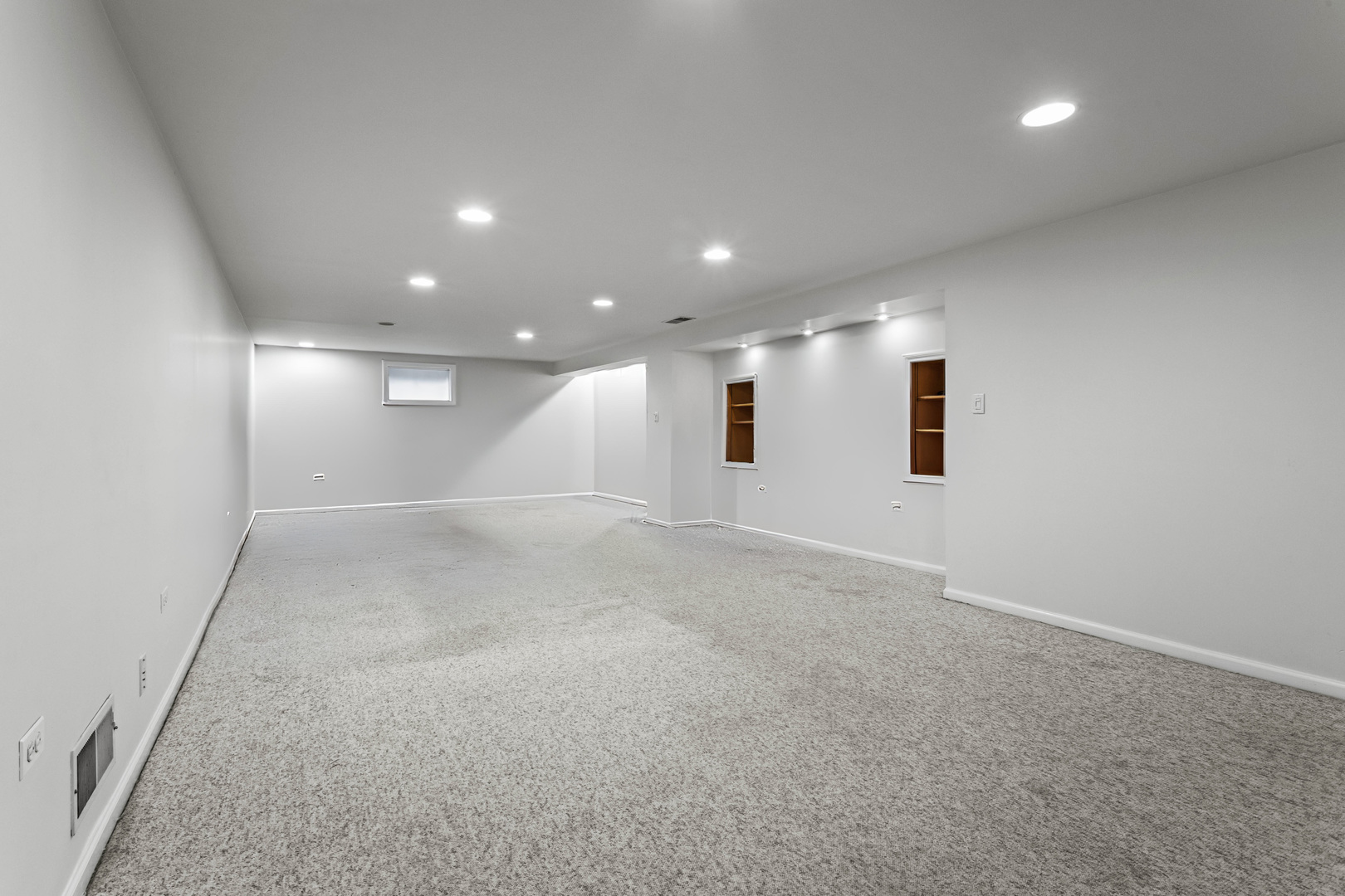 7209 Grant Street Darien, IL 60561 - Photo 30 of 37 an empty room with windows and pillars in it