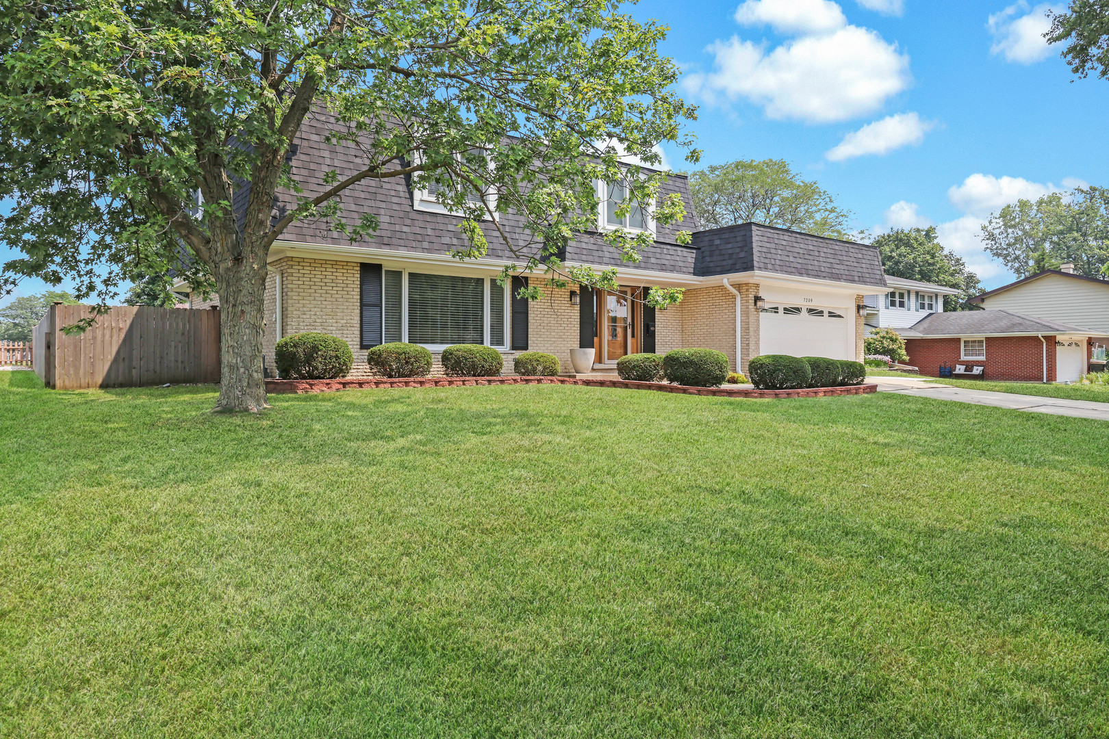 7209 Grant Street Darien, IL 60561 - Photo 3 of 37