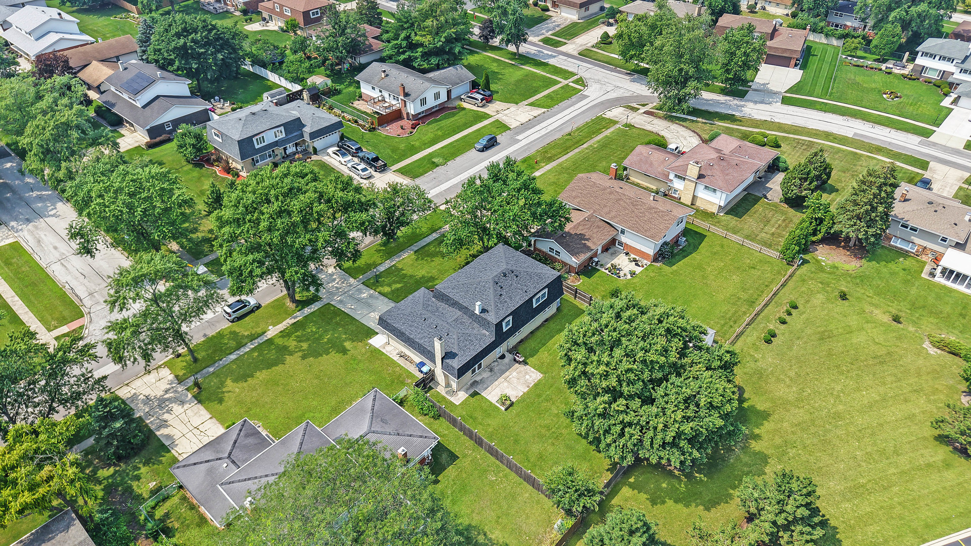 7209 Grant Street Darien, IL 60561 - Photo 33 of 37 an aerial view of residential houses with outdoor space