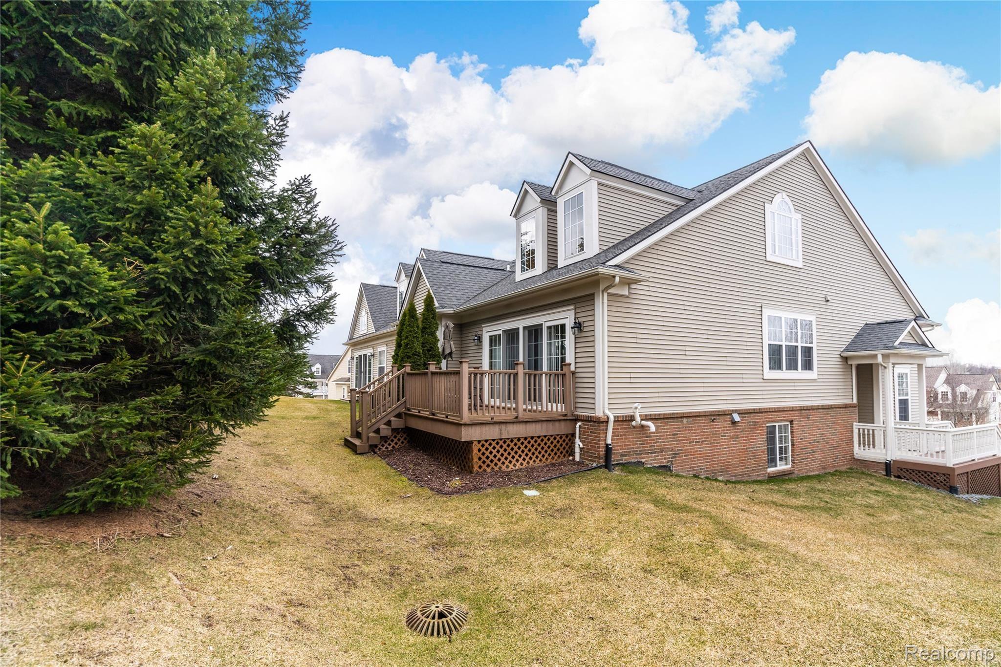 758 East Bluff Court Rochester, MI 48306 - Photo 27 of 28 Exteriors (4 of 10) (1).jpg