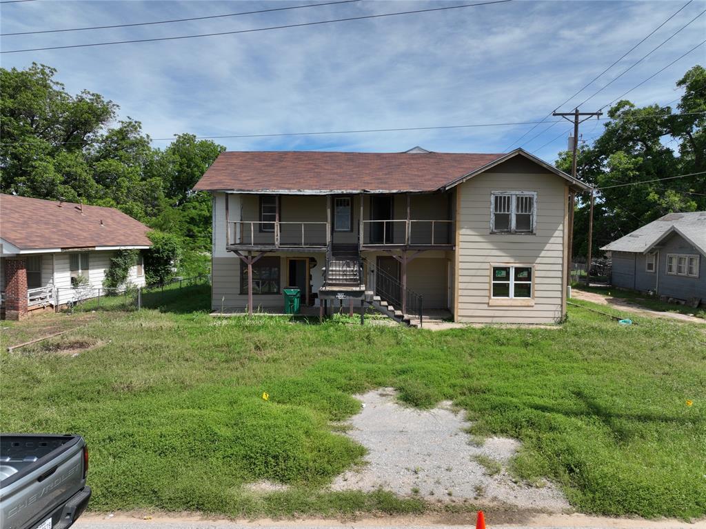 1428 Texas Street Vernon, TX 76384 - Photo 11 of 30 a front view of a house with a yard