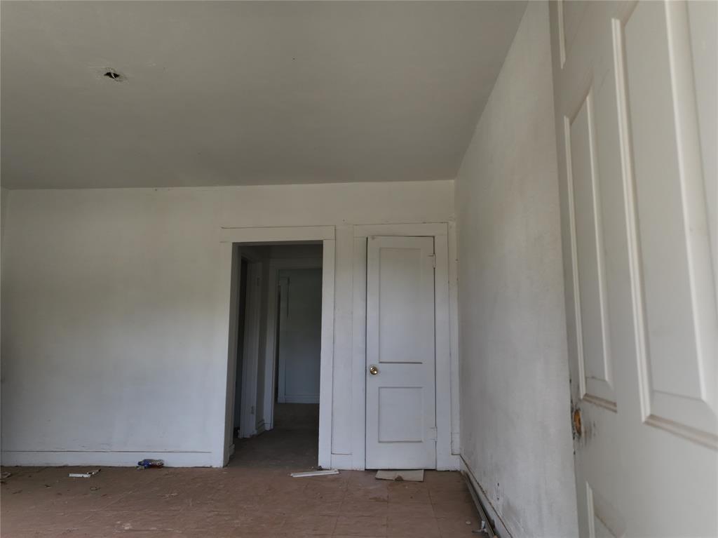 1428 Texas Street Vernon, TX 76384 - Photo 30 of 30 a view of hallway with closet