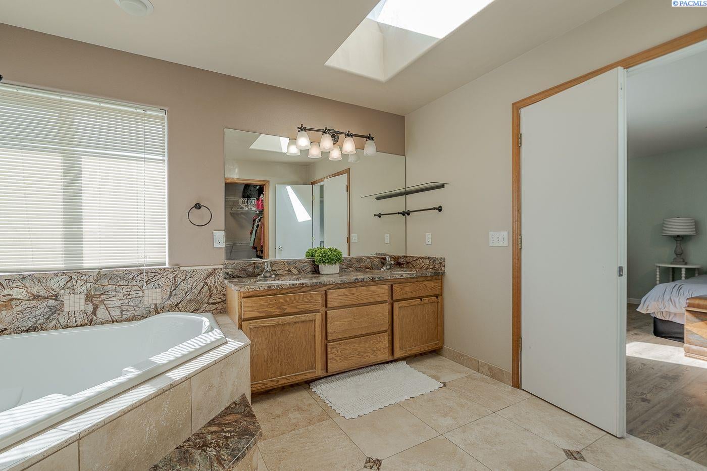 2725 Kyle Road Kennewick, WA 99338 - Photo 14 of 28 Gallery Image 14